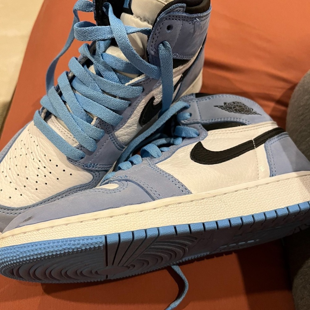 Air Jordan 1UNC Sneakers